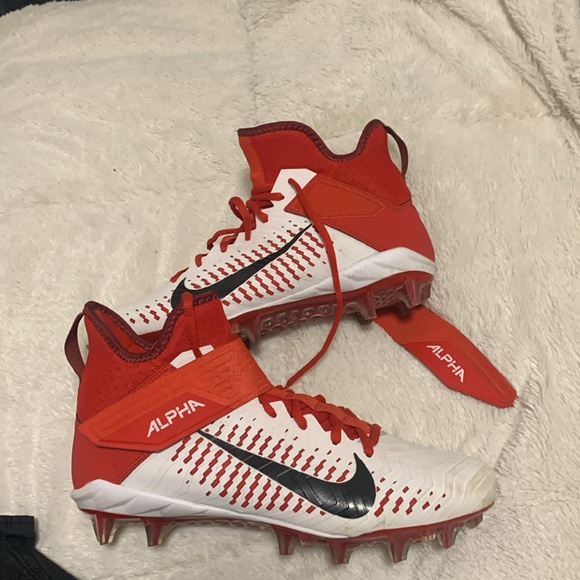 I am selling football cleats because I am trying to get into reselling. - Picture 4 of 5